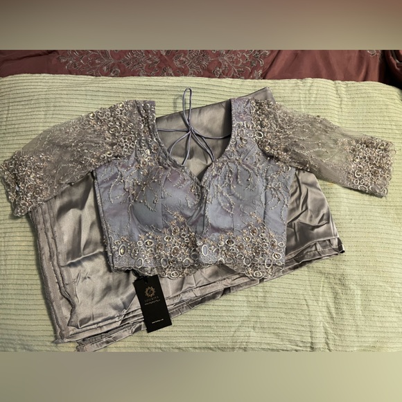 Loukiya silver sateen sari and blouse - Brand new with tag - Picture 3 of 7